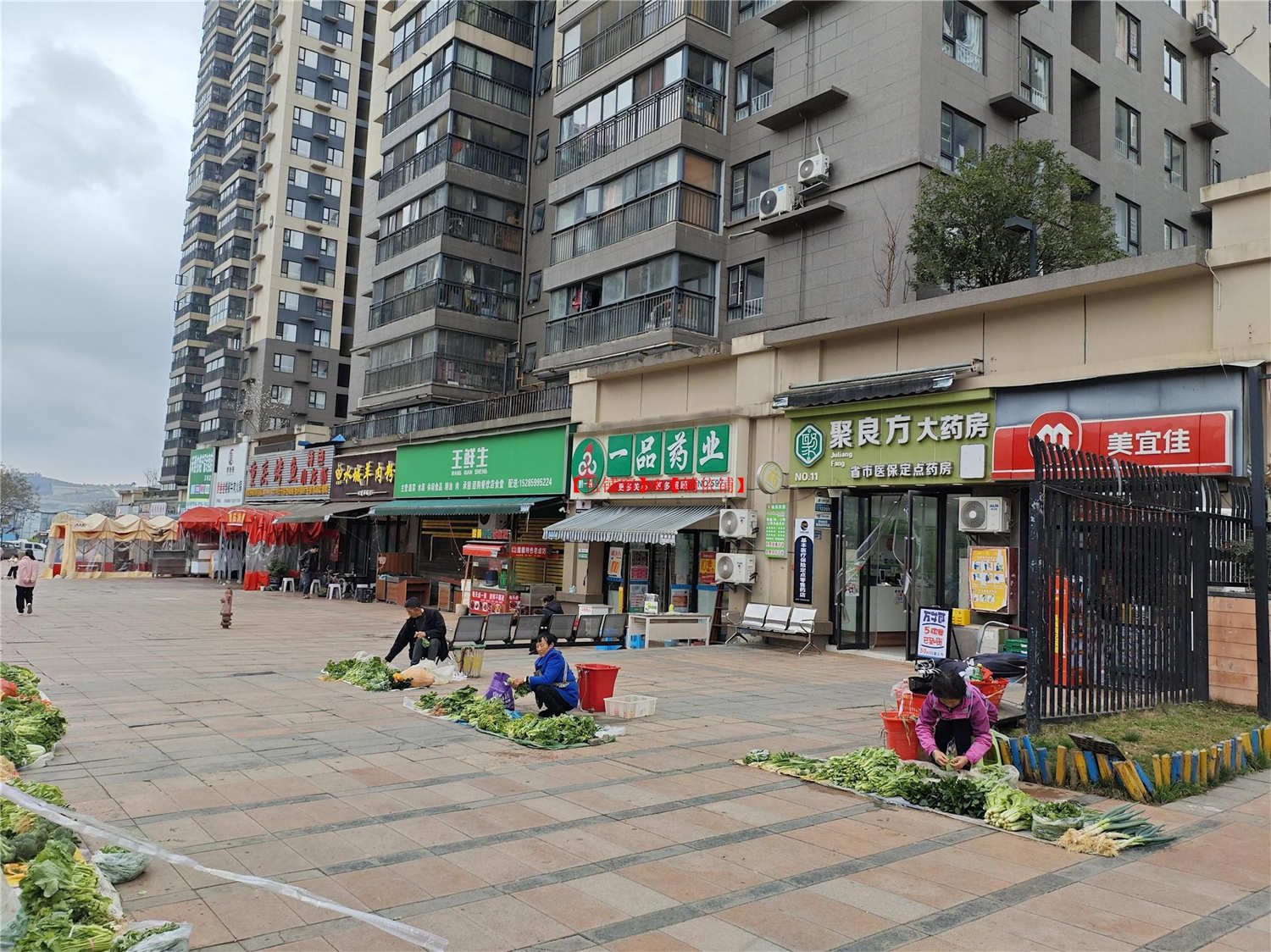 万科城小区大门口品牌便利店转让，带口粮证